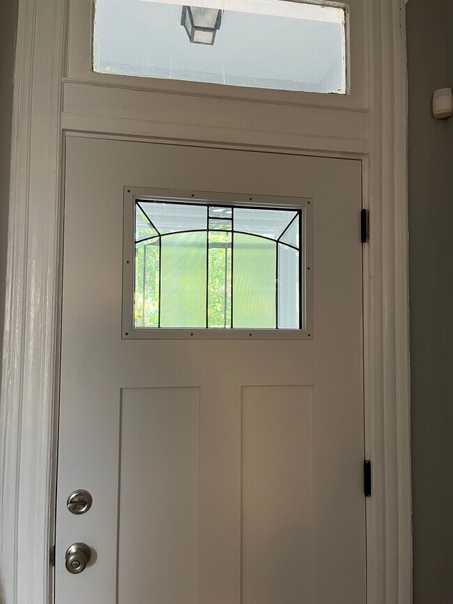 Building Photo - 1006 F St NE