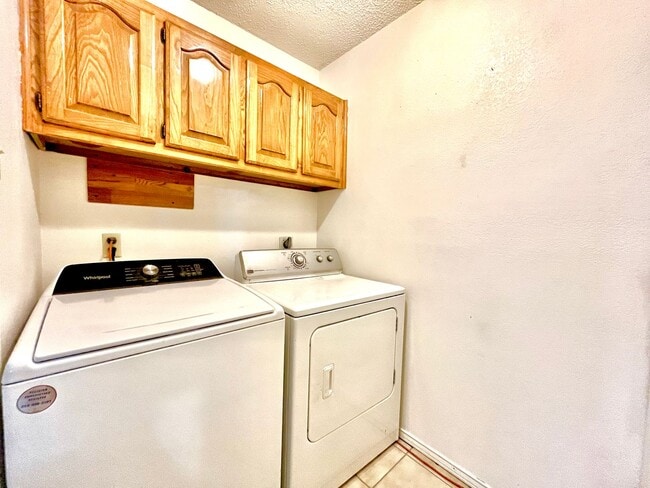 Building Photo - 1328 Kings Row