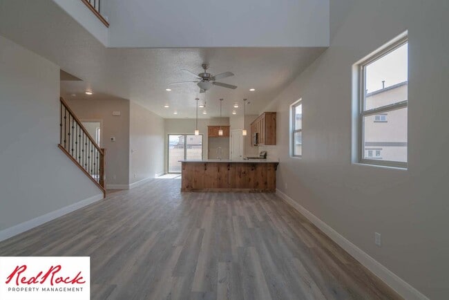 Building Photo - Beautiful Townhome in Hurricane Heights!