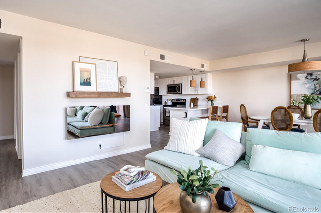 Building Photo - Updated 2 Bed 2 Bath in Denver's Mayfair N...