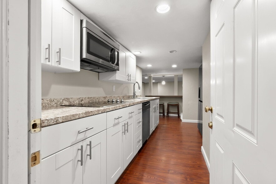 Building Photo - 40 Avon St