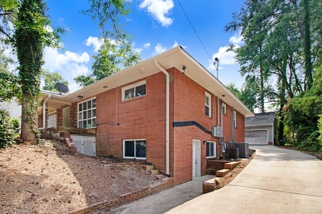 Building Photo - 105 Pineland Cir