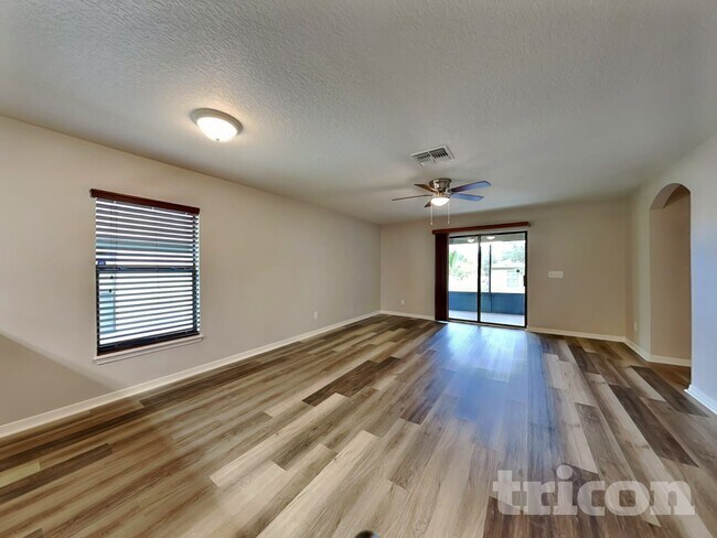 Building Photo - 591 Swallowtail Dr