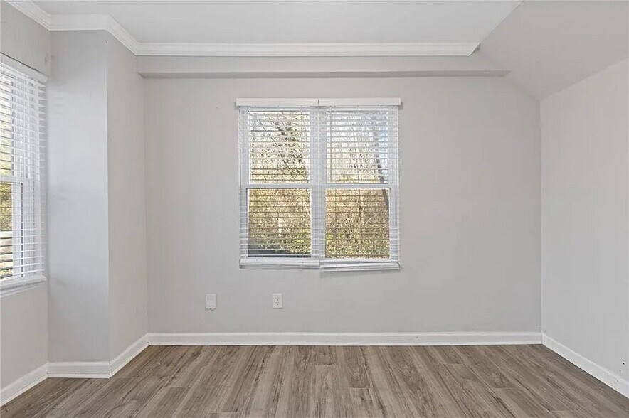 Building Photo - Room in House on Browns Mill Rd SE