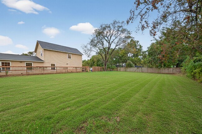 Building Photo - 15423 S Brentwood St