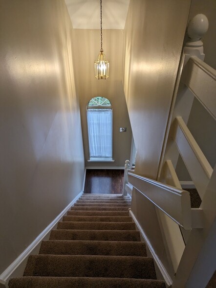 Building Photo - 891 Sturbridge Ln