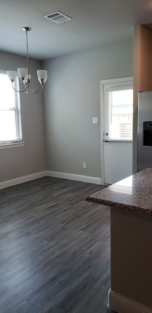 Building Photo - 4927 Sanger Cir Dr