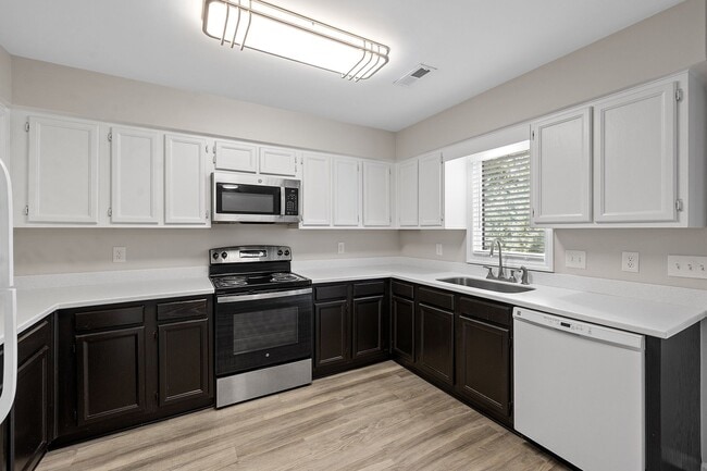 Building Photo - 4362 Hunters Club Dr