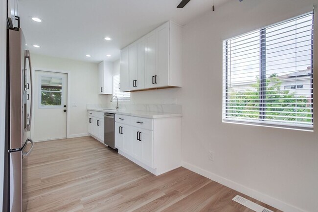 Building Photo - Charming Fully Remodeled 3-Bedroom Home in...