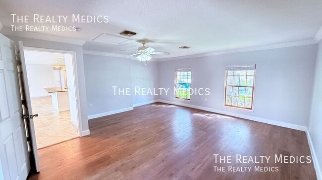 Building Photo - 6 Carriage Hill Cir
