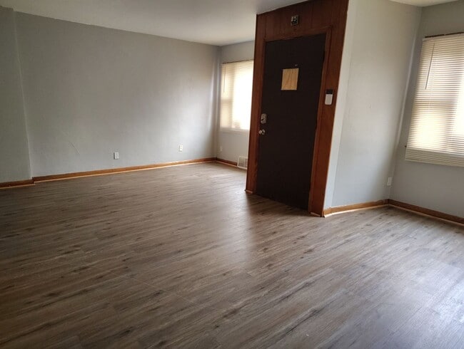 Building Photo - 2425 W Greenfield Ave