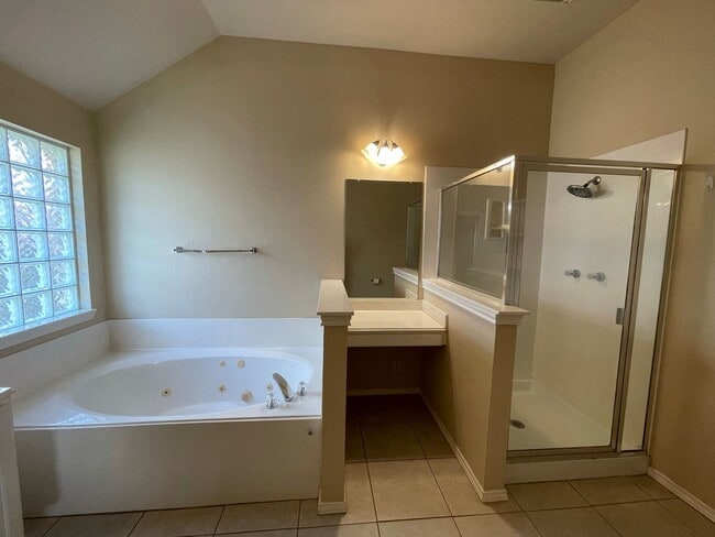 Building Photo - Beautiful single-story home in desirable Vista Oaks Subdivision