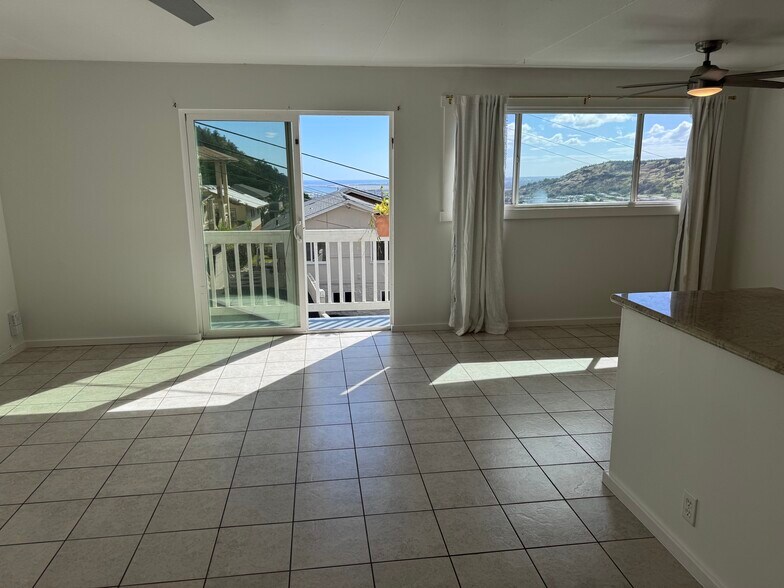 Building Photo - 1576 Pahulu St