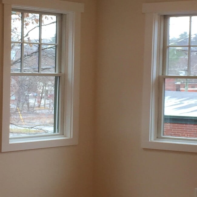 Building Photo - 368 Central St