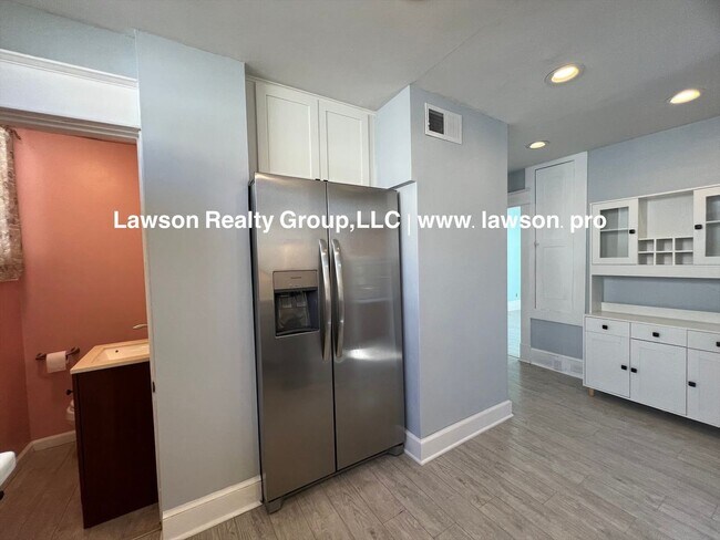 Building Photo - Charming Grandin Court House with Detached Garage and In Law Suite