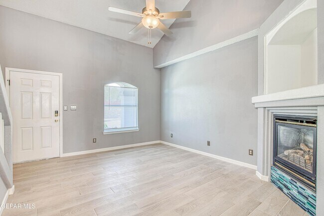 Building Photo - 12325 Tierra Bella Dr