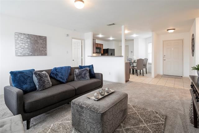 Building Photo - 1505 Lone Pine Dr