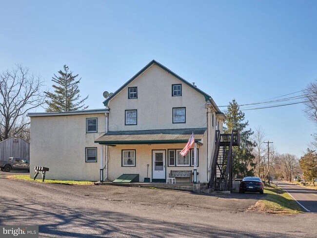 Primary Photo - 345 E Dark Hollow Rd