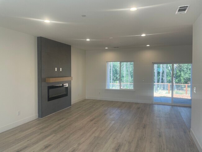 Building Photo - 6639 Dolores Dr