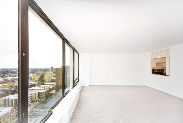Living Room - 5445 N Sheridan Rd