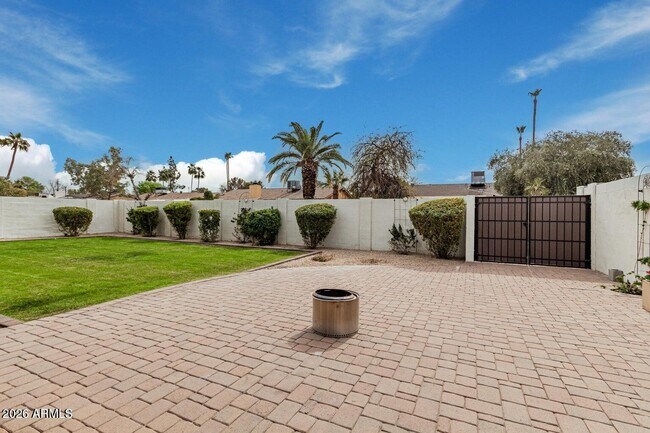 Building Photo - 2411 E Alameda Dr