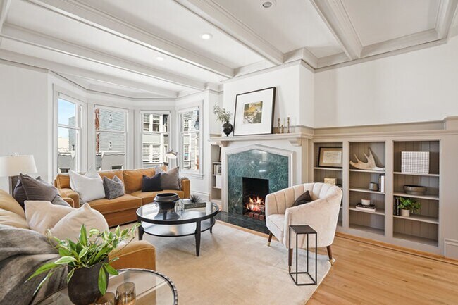 Building Photo - Gorgeous 4BR/2.5BA Nob Hill Home with Shar...