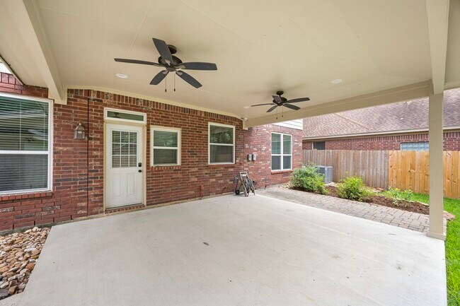 Building Photo - 22 Windfern Pl