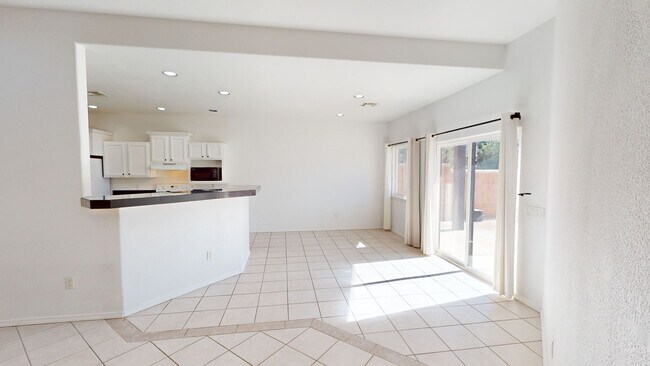 Building Photo - 4-Bed/2.25-Bath with Solar!