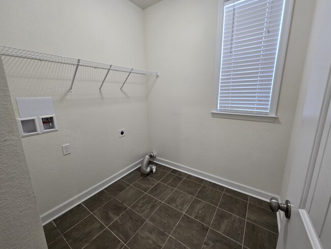 Building Photo - 4724 Bruce St