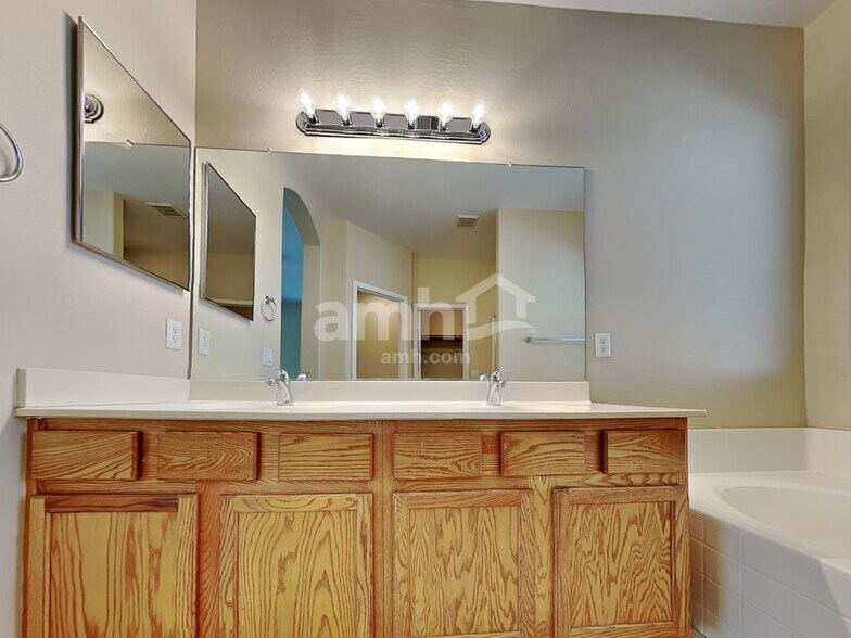 Building Photo - 3862 S Stallion Dr