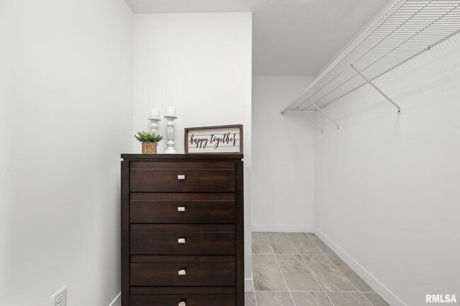 Building Photo - 813 WILLIAMS Way