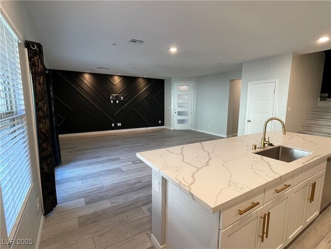 Building Photo - 600 Carriage Hill Dr