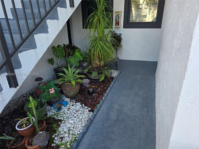 Building Photo - 1176 NW 124 Pl