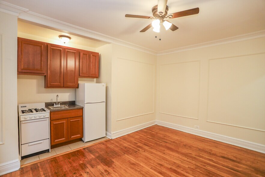 Building Photo - 4546 N Malden St