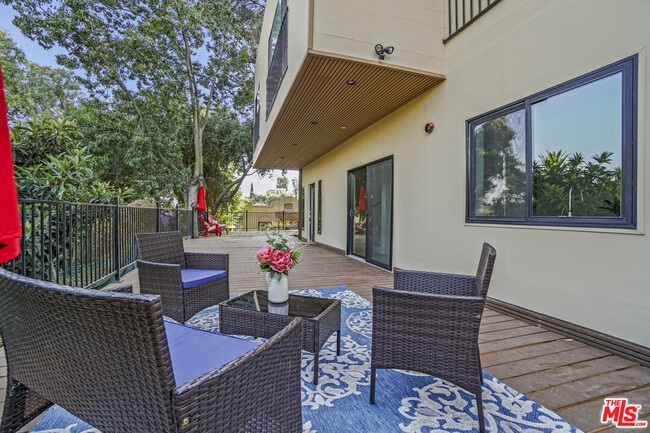 Building Photo - 2315 Loma Vista Pl