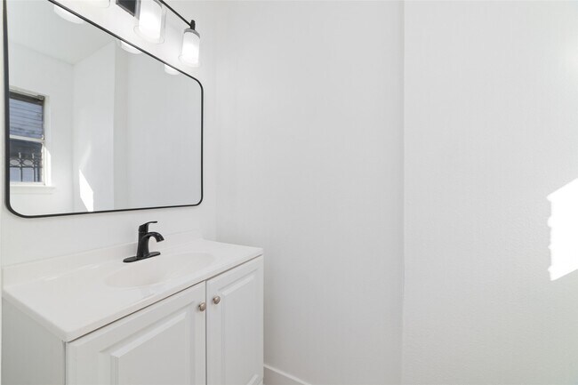 Building Photo - 419 Bellmar Dr