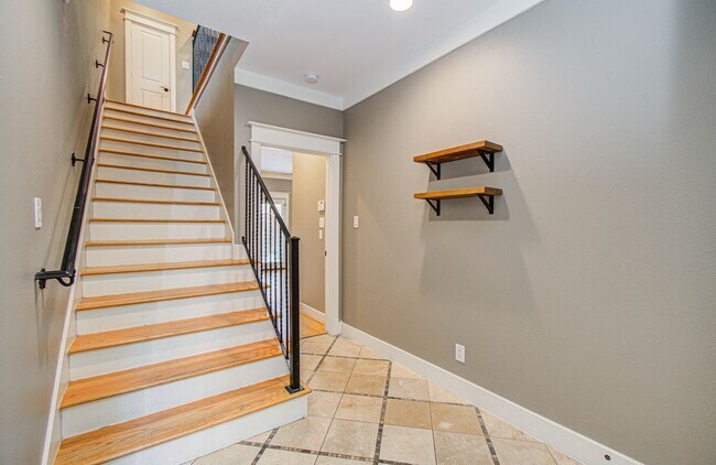 Building Photo - 1034 Dunbar St