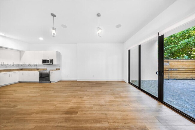 Building Photo - 3265 Bird Ave