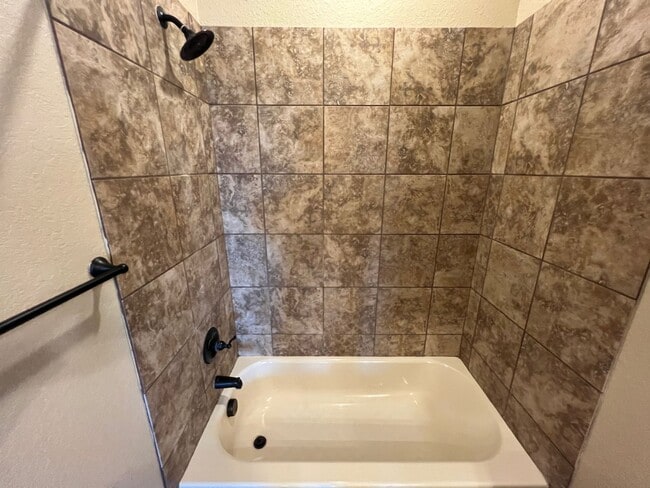 Building Photo - Luxury 3/2 duplex in NBTX