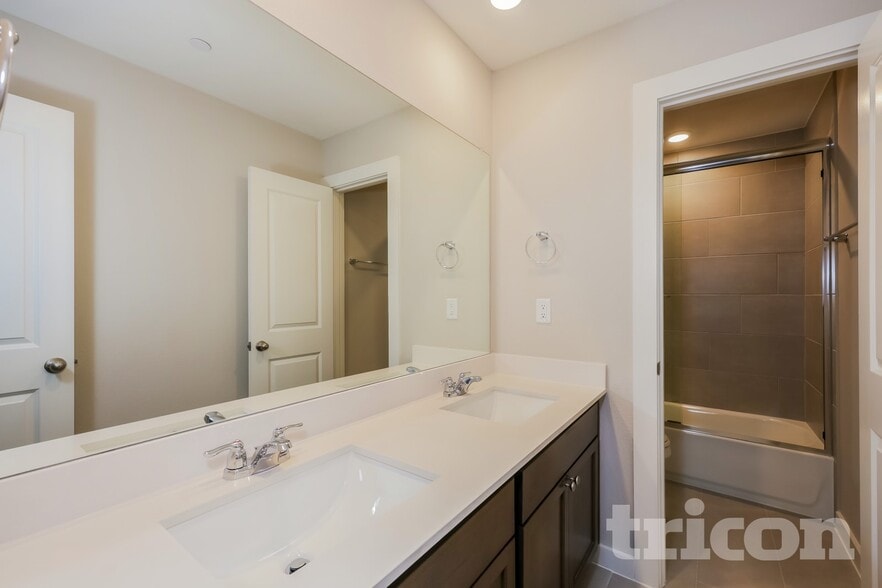 Building Photo - 102 Cherwell Ct