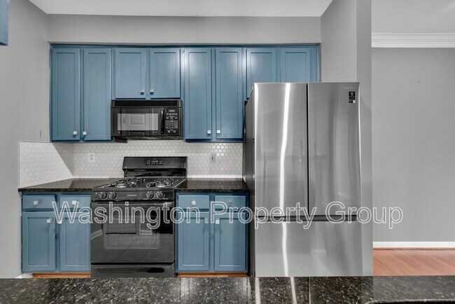 Building Photo - 4854 Eisenhower Ave