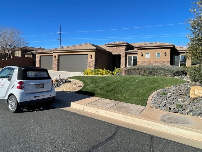 Building Photo - Beautiful Bridal Gate Estates - FIVE CAR GARAGE!!