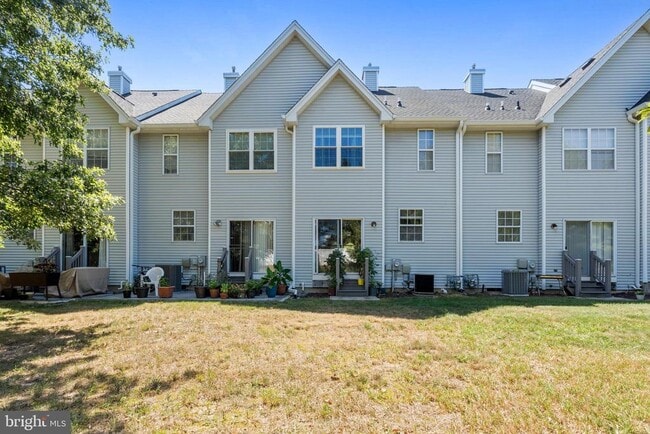 Building Photo - 1209 Blossom Cir