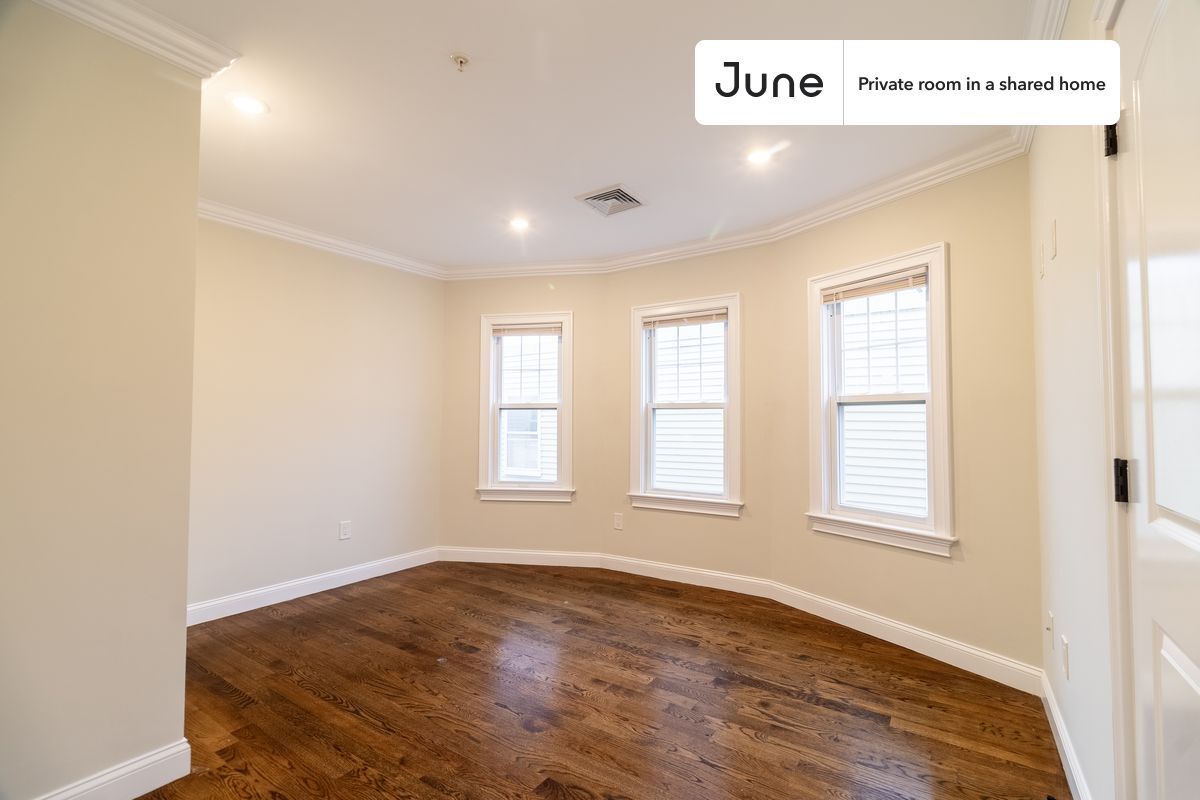 Building Photo - Room in Shared 4 bed/1.5 bath home