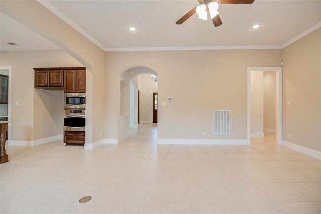 Building Photo - 163 N Almondell Way
