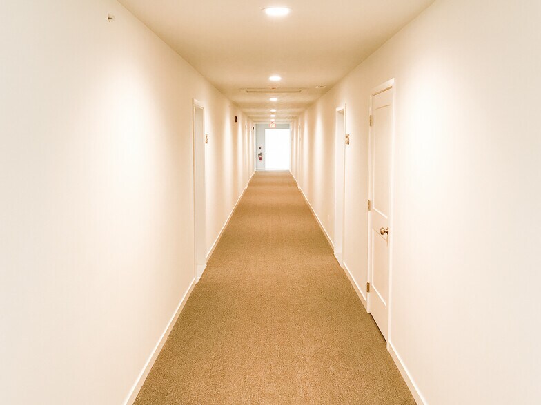 Building Photo - 1333 Holton Dr