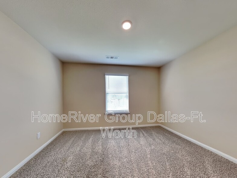 Building Photo - 2013 Dahlia Way