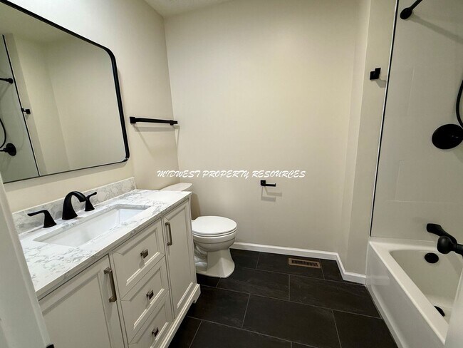 Building Photo - Amazing 3 Bedroom Home!