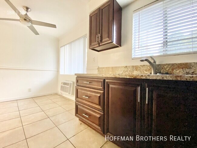 Building Photo - 10839 Morrison St