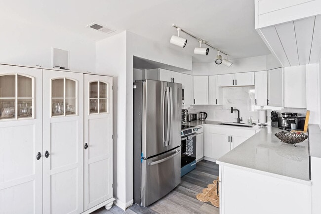 Building Photo - 301 S Front St